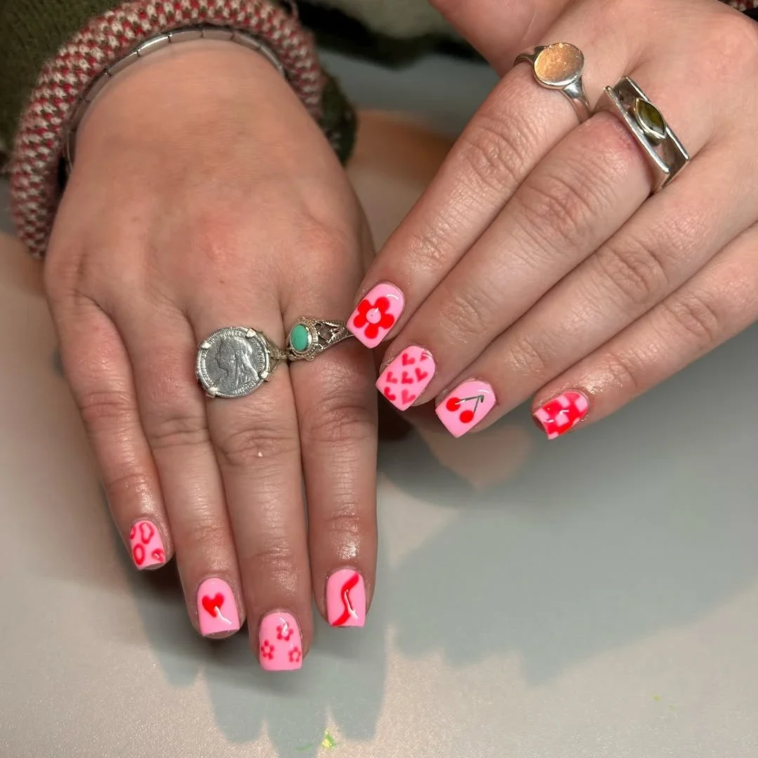 18 Cute and Classy Red and Pink Nail Designs for Every Mood 6 Delicate Floral Designs