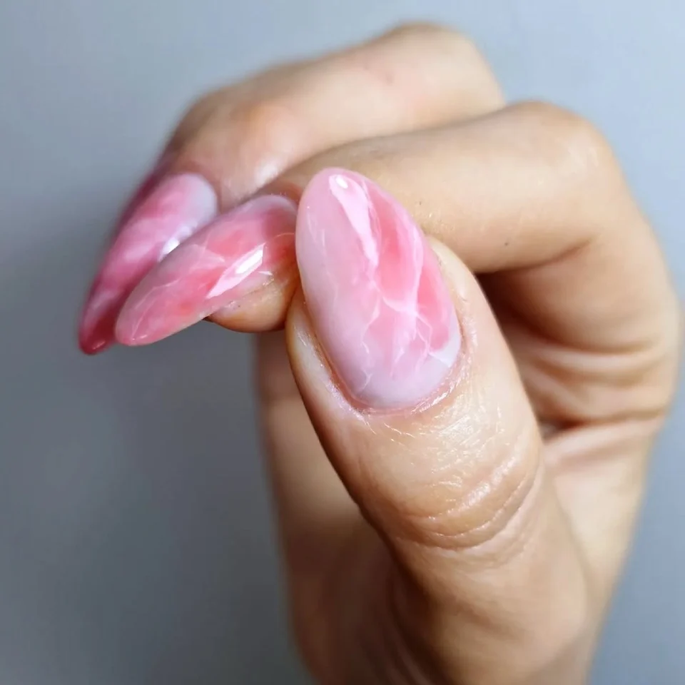 18 Cute and Classy Red and Pink Nail Designs for Every Mood 12 Elegant Marble Effect