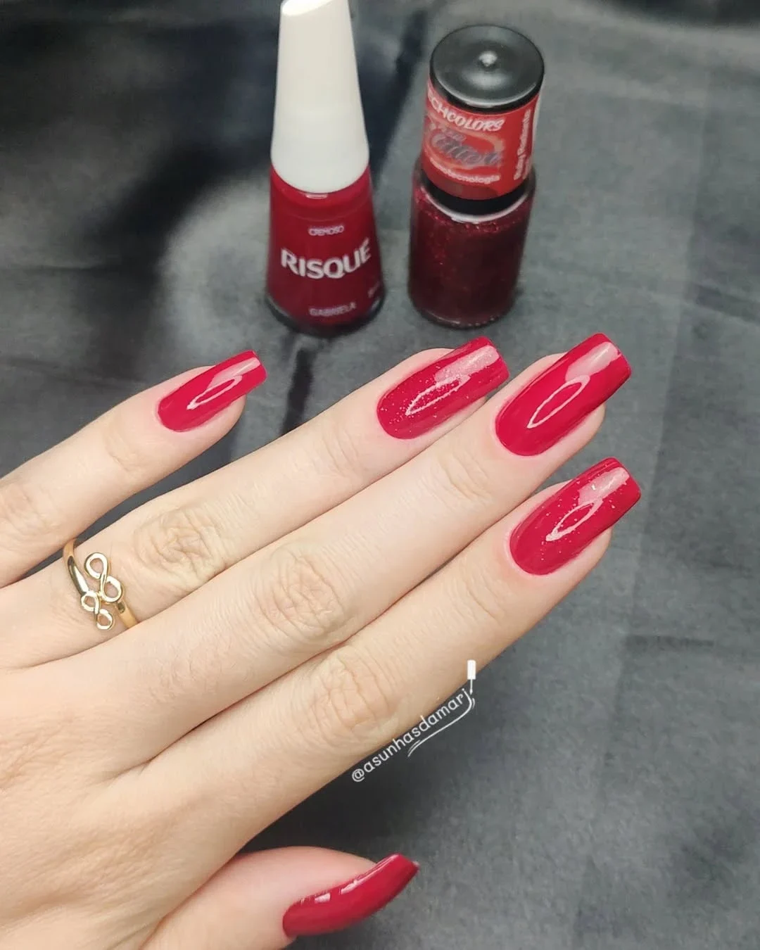 18 Cute and Classy Red and Pink Nail Designs for Every Mood 8 Red and Pink Glitter Accents